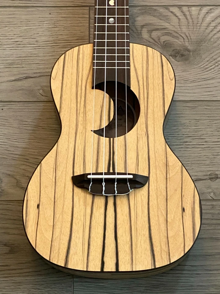 Luna Ukulele Crescent Concert Black/white/Ebony w/gigbag - Image 3 of 4
