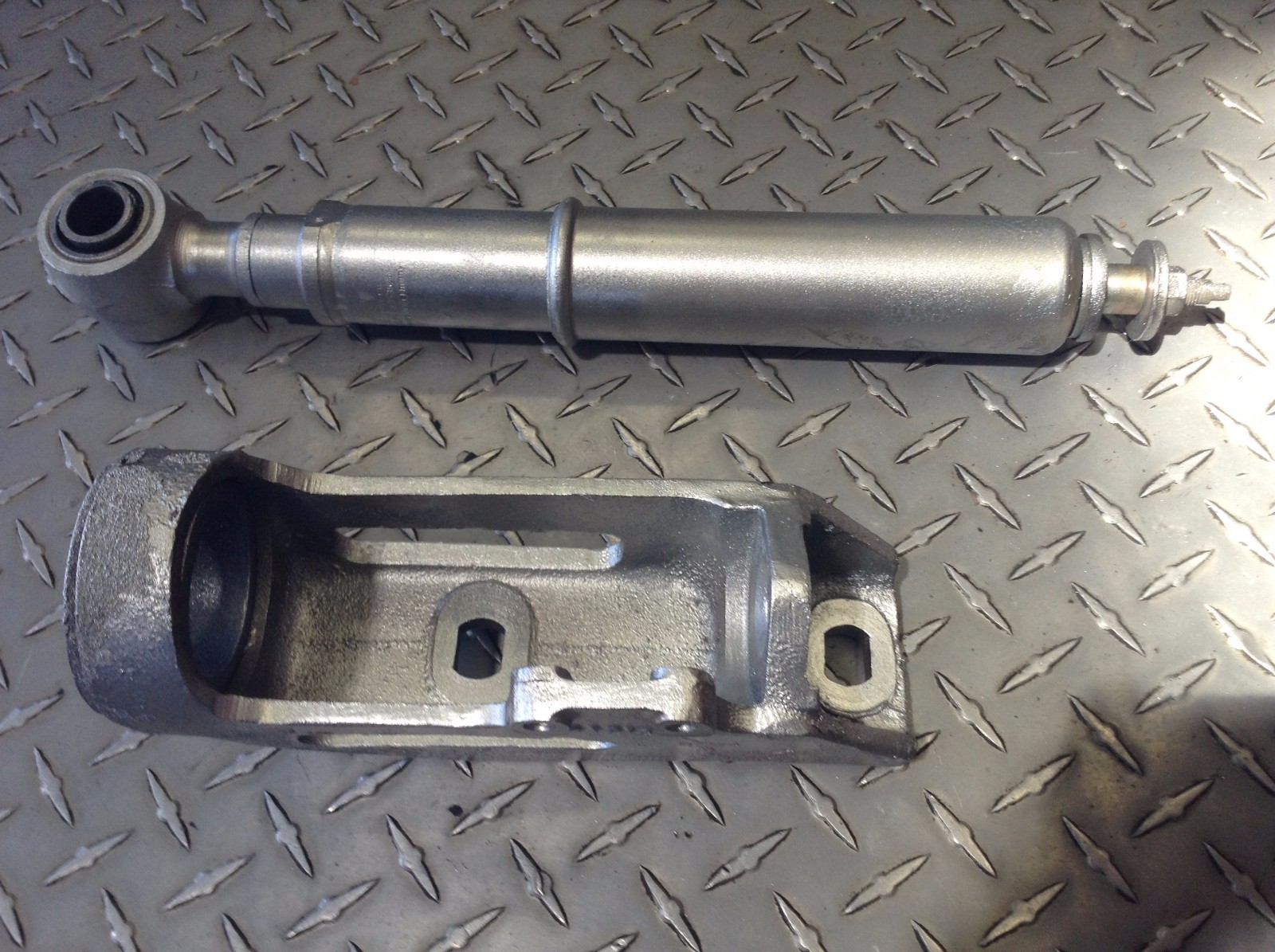 65 80 ROLLS ROYCE SILVER SHADOW RIGHT FRONT BUMPER SHOCK ABSORBERS SET eBay