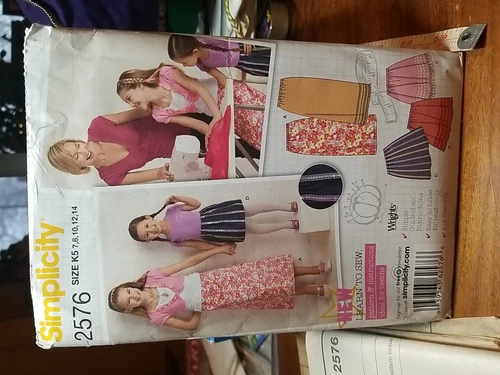 Simplicity Pattern 2576 Girls LEARN TO SEW Pattern & Instructions Size 7-14 