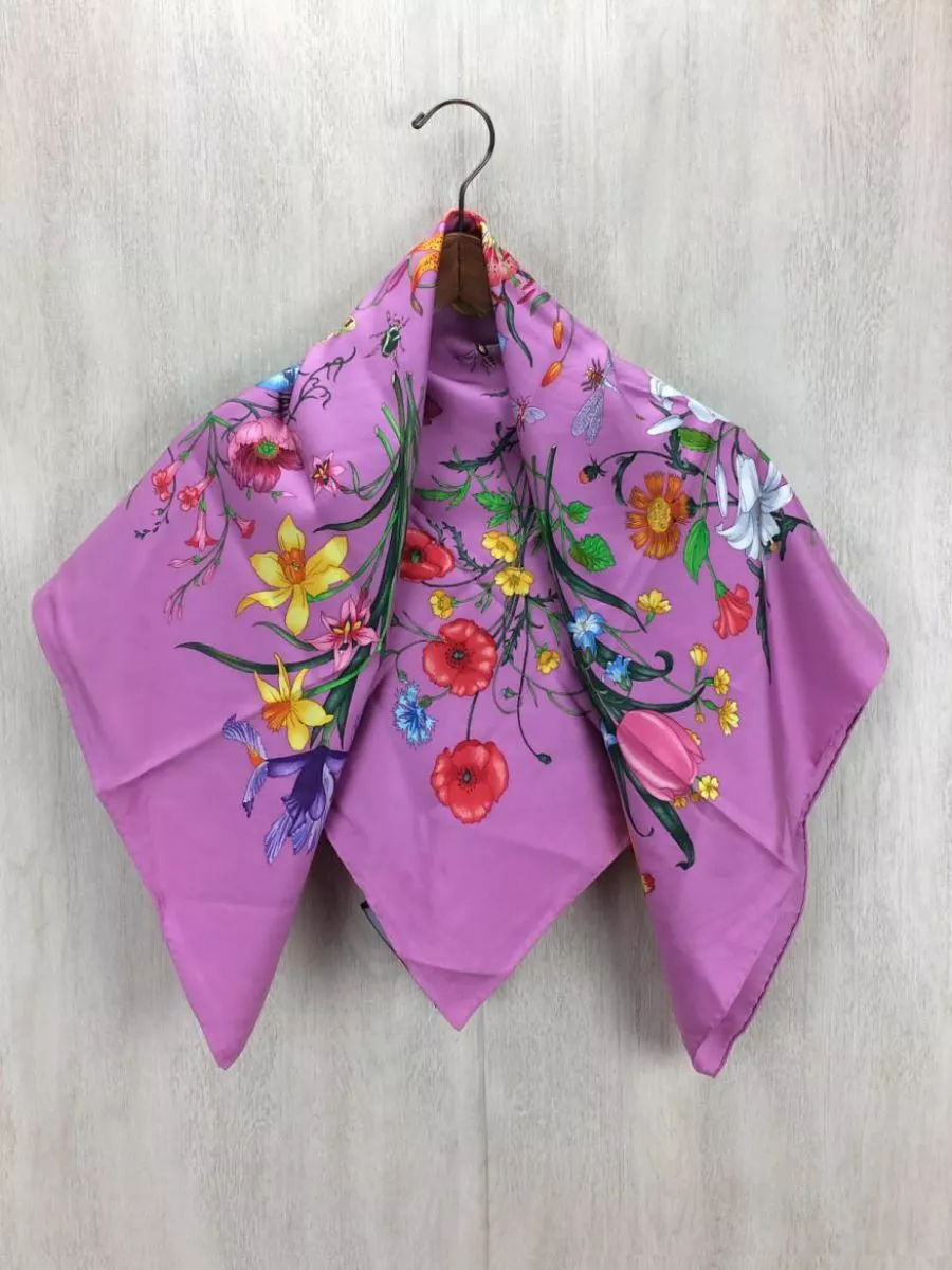 Écharpe authentique GUCCI soie 86 x 83 cm rose d'occasion du Japon
