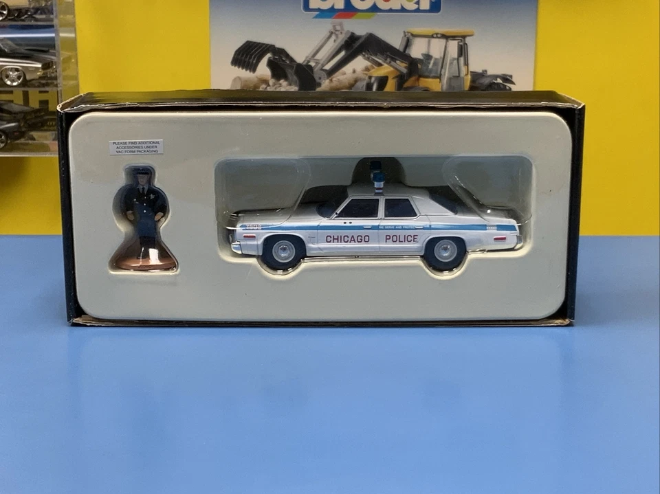 CORGI 1974 DODGE MONACO CHICAGO POLICE DEPARTMENT W/ POLICEMAN LIMITED DAMAGED - Image 3 of 4