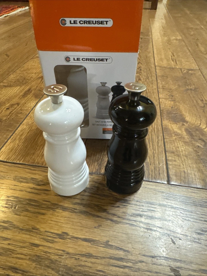Juego de molinillo de sal y pimienta Le Creuset 5" en blanco y negro - Foto 2 de 4