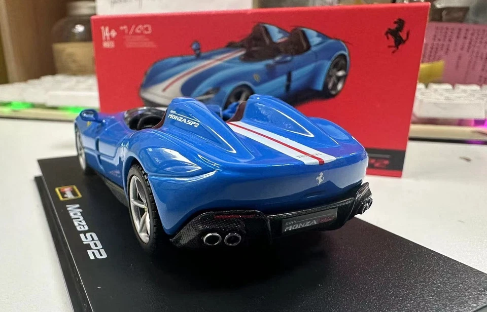 Bburago 1:43 Ferrari Monza SP2 Diecast Metal Model Car Acrylic Cover Base New - Image 4 of 4