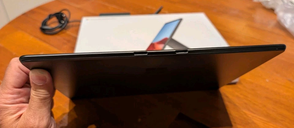 Microsoft Surface Pro X LTE 128GB 8GB RAM Windows 11+ Tastiera + Cover - Immagine 3 di 4