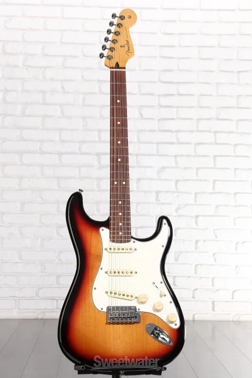 Preços baixos em Fender Modern Player Stratocaster em Guitarras