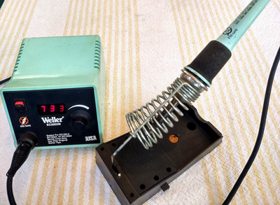 Weller EC2002M Soldering Station 120V 60W 60Hz W/ Soldiering Tip Pencil TESTED