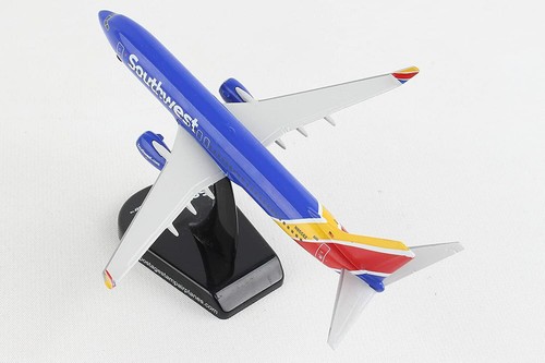 Boeing 737-800 (737) Southwest Airlines 1/300 Scale Diecast Model by Daron - Picture 9 of 9