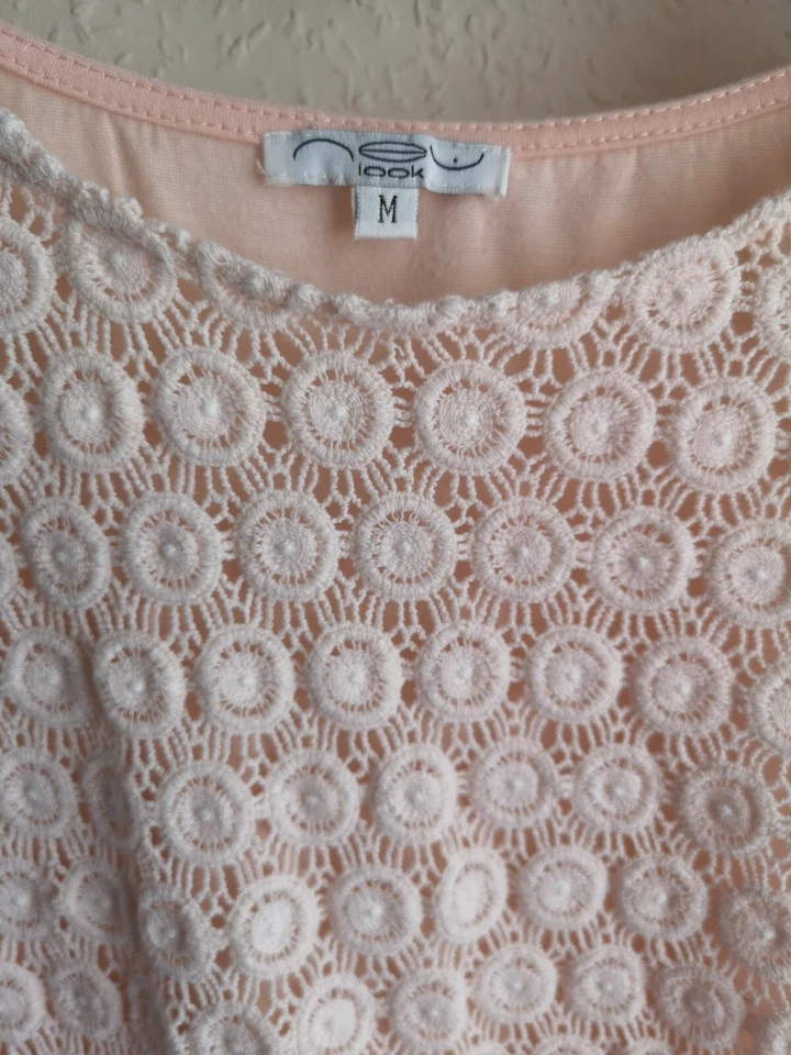 New Look Nude Pink Round Neck Lace Circle Design Cap Sleeve Crop Top Shirt. UK M - Image 4 of 4