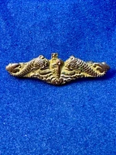 Original WWII US NAVY Officers Submarine Dolphins Badge