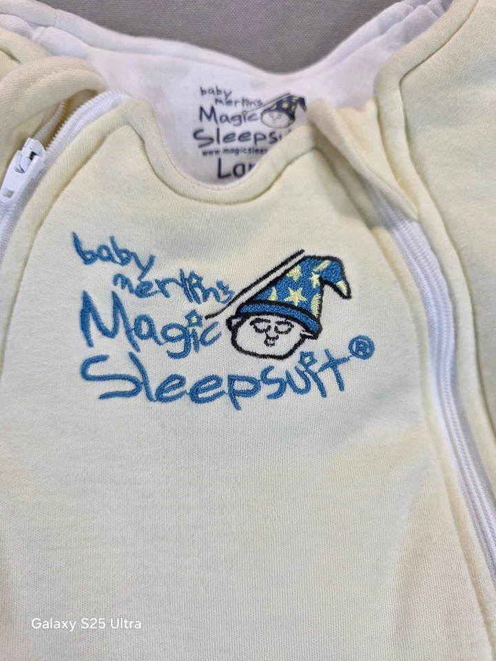 Macacão Baby Merlin's Magic grande amarelo 6-9 meses - Imagem 2 de 4