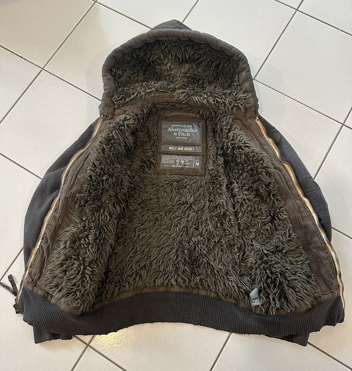 Abercrombie & Fitch Men's Wolf Jaw Jacket Fur Hoodie Size M Abercrombie & Fitch Men's Wolf Jaw Jacket Fur Hoodie Size M