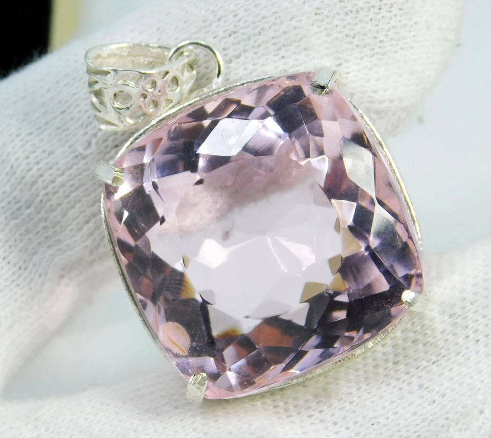 Colgante de kuncita rosa brasileña natural de 120,10 quilates certificado piedra preciosa de corte radiante Foto 2 de 4