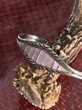 Vintage Zuni Armspange mit Pink Shell, Sterli...