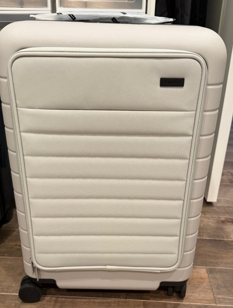 Away The Executive Carry On Travel Luggage Cloud Gray NIB