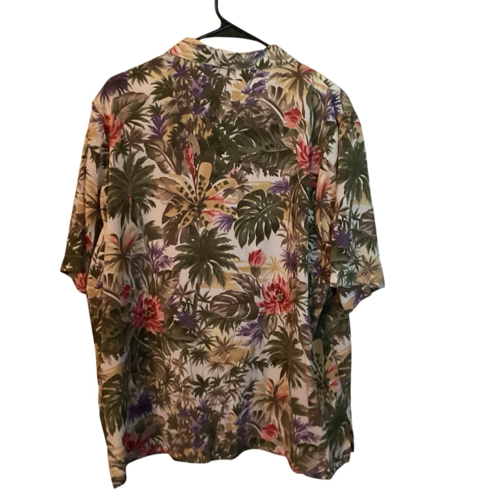 Женская блузка BonWorth размер L с цветочным узором на пуговицах с коротким рукавом - Изображение 2 из 4