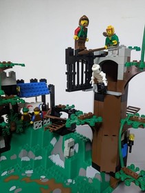 LEGO 6079 Dark Forest Fortress Elkwood with Minifigures Horse Cart Castle