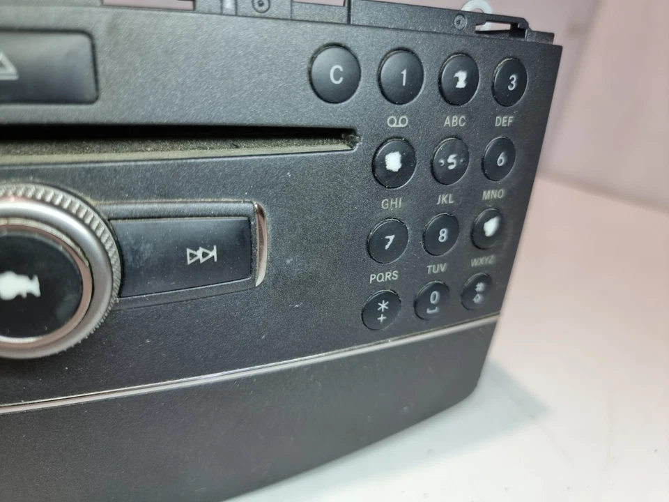 Mercedes C-Class Radio Stereo CD Player Head 2009 W204 Pre-Facelift A2049068901 - Image 3 of 4