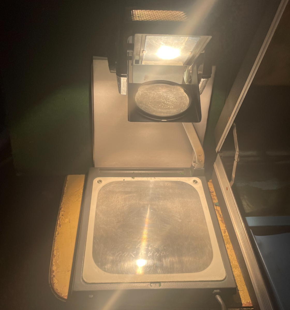 Vintage 3M 5088 Overhead Projector, Five “0” Eighty Eight Portable