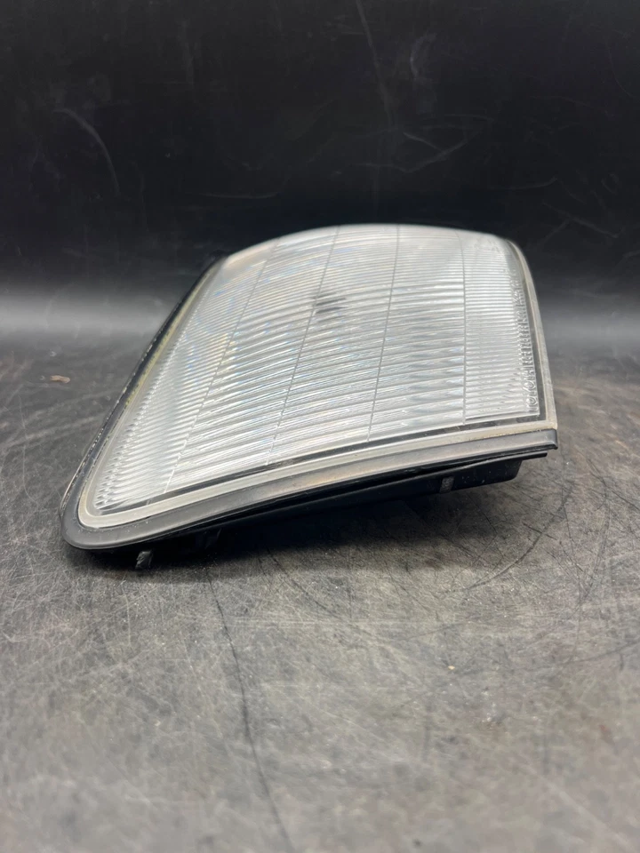 1990-1994 Lexus LS 400 OEM Passenger Side Corner Headlight Housing Assembly 50-5 - Image 3 of 4