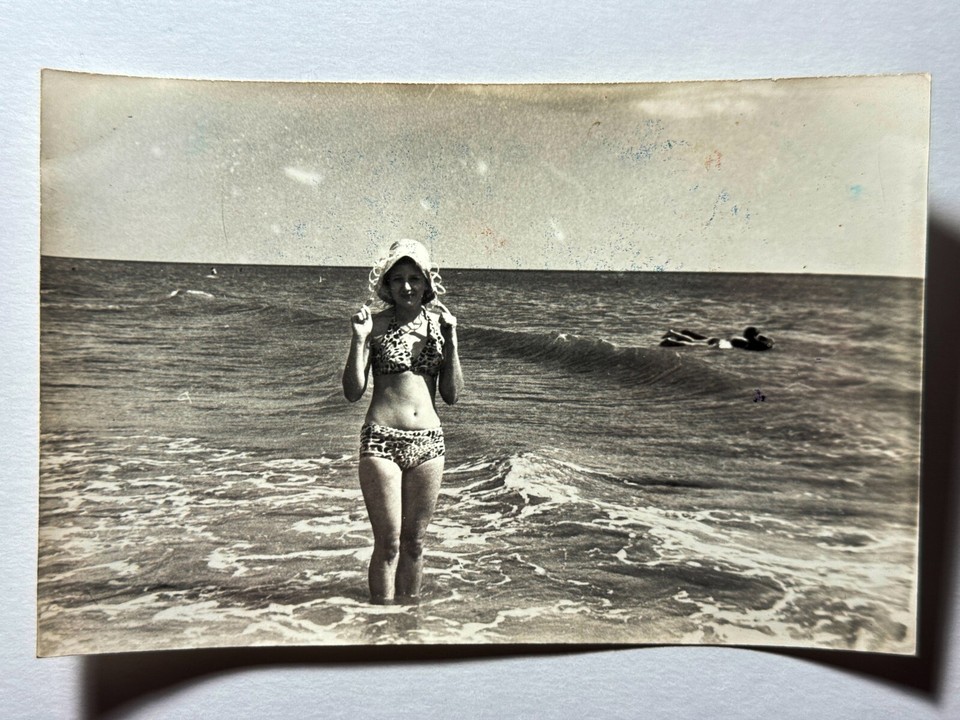 1970s-vintage-photo-pretty-young-woman-slender-curvy-beach-scene-ebay