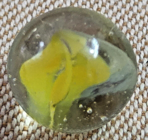 Old marbles peewee 4 no cats eye 4 veins & extra streak on surface 3 yellow 1 or - Picture 20 of 24