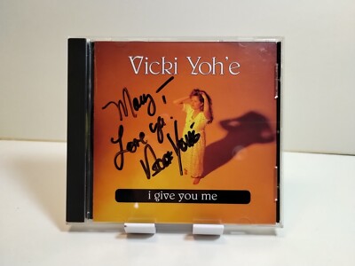 Vicki Yoh'e - I Give You Me (CD 1995) INSERT SIGNED BY VICKI