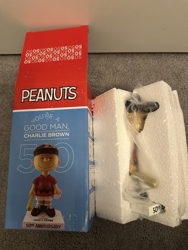 Charlie Brown Peanuts 50th Anniversary 2017 Boston Red Sox Bobblehead - Picture 3 of 3