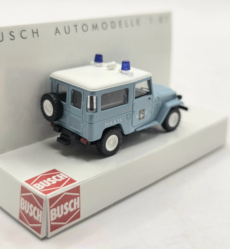 Toyota Land Cruiser Busch escala 1:87 policía en caja.  Foto 2 de 4