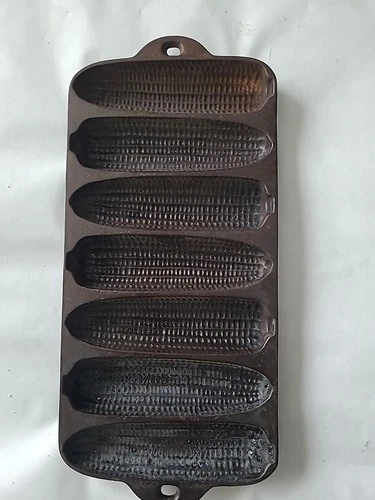 Vintage “Wagner Ware” Junior 1319 Cast Iron Corn Bread 7 Stick Pan Made In USA