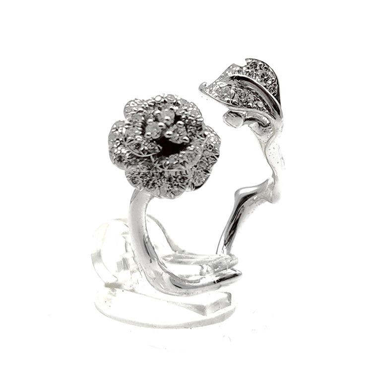 【ダイヤモンドが輝く】DIOR ROSE DIOR BAGATELLE ダブルリング Medium Rose Dior Bagatelle Ring White Gold and Diamonds | DIOR