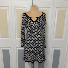 White House Black Market Chevron Zigzag Knit Dress Black White Keyhole Medium