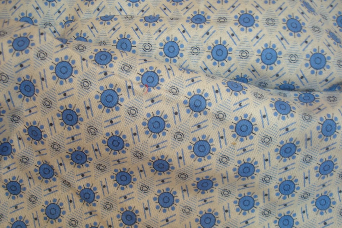 Vtg 2.36 yds Cotton FABRIC Old time Retro Quilt Craft Blue