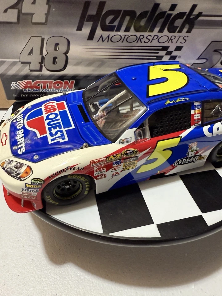 Mark Martin #5 CarQuest 2010 COT 1/24 Nascar Diecast - Image 4 of 4