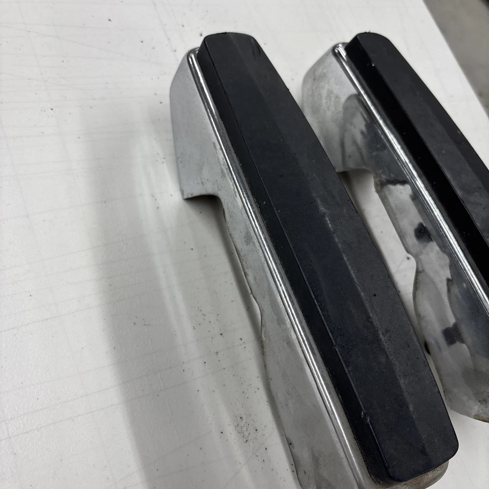 Dodge Ram 1985 camioneta pickup Ramcharger OEM protectores de parachoques delanteros originales D150 Foto 2 de 4