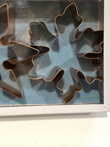 Williams Sonoma Copper Snowflake Cookie Cutter Set of 3 in Metal Tin - Picture 4 of 4