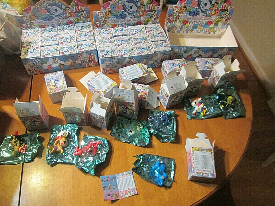 TOKIDOKI UNICORNO MERMICORNO FIGURA DE VINIL CAIXA CEGA COMPLETE SUA COLEÇÃO - Imagem 3 de 4