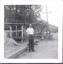 PHOTOGRAPH MEN'S FASHION MILL GRINDER WATER-WHEEL CHEROKEE NORTH CAROLINA PHOTO