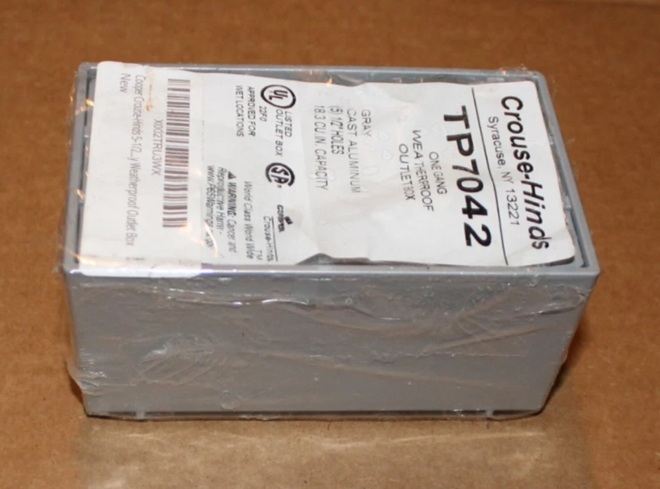 Cooper Crouse-Hinds TP7042 One Gang Weatherproof Outlet Box, Cast Aluminum, New - Image 4 of 4