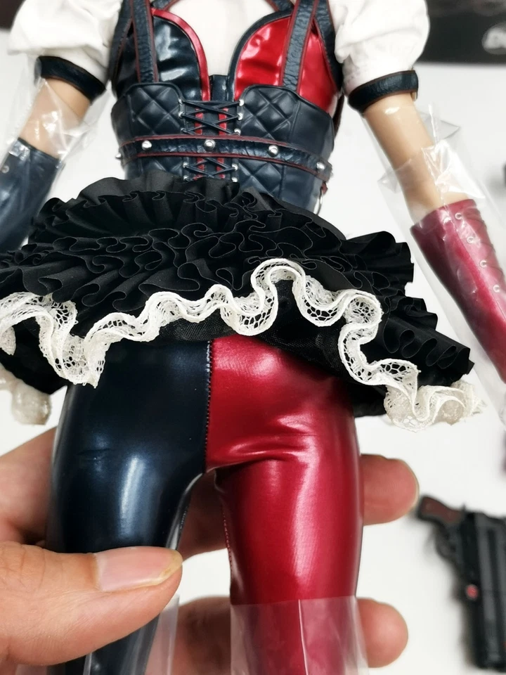 1/6 Hands Body Weapon Figure Hottoys HT VGM041 Batman Arkham Knight Harley Quinn - Image 4 of 4