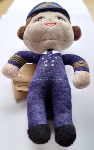 Captain Amelia Blanket Buddy Doll - Emirates Airlines Dubai Collectible - Foto 5 di 8