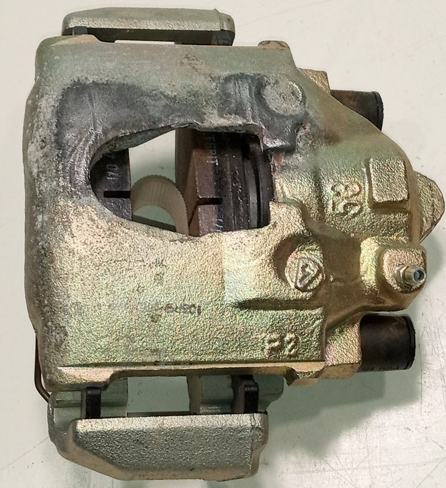 Ferrari Mondial Brake Caliper_Rear Right_Brake Pads_117184_328_208_GENUINE