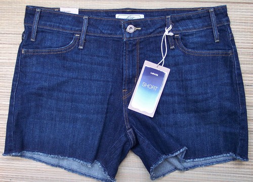 PANTALONES CORTOS DE MEZCLILLA ELÁSTICOS LEVI'S LEVI'S MID RISE LISTA $44 - Imagen 3 de 18