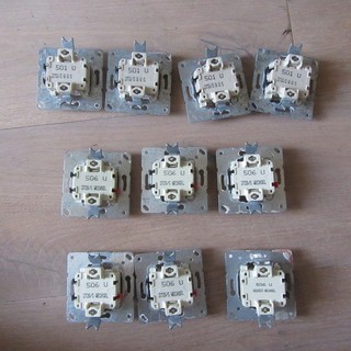 Lote de 10 interruptores JUNG 501 U 506 U