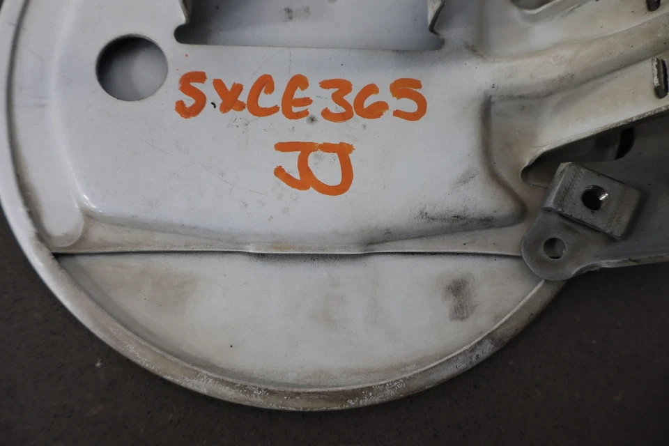 Puerta del tanque de combustible 95-00 Chevy Tahoe GMT400 blanco Summit 50u GMT400 Foto 3 de 4