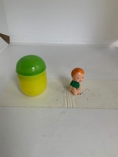 ALTFIGUREN original 70er   Junge sitzend gr&uuml;ner  Dress Variante