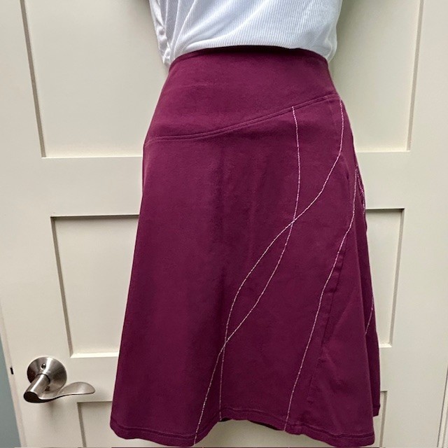 Mountain Hardwear Medium A-Line Stretch Skirt in Maroon Cotton for Hiking Tennis Outdoor Activities