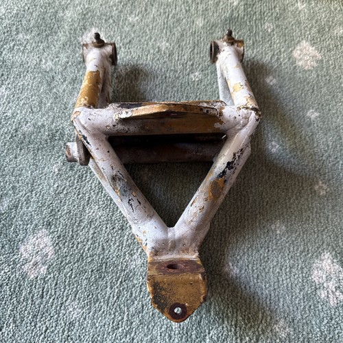 Piper Cessna Wheel Gear Bracket - Picture 4 of 22