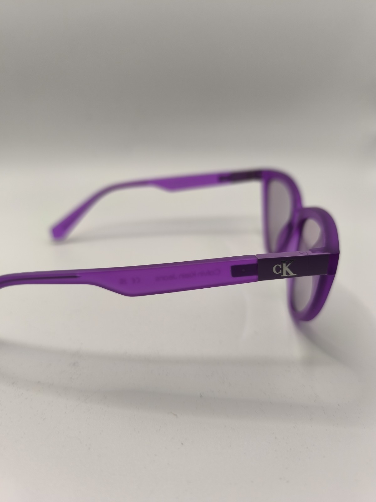 Calvin Klein Lilac Cats Eyes Sunglasses RRP £95 Brand New With Hard Case image 10