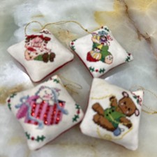 Bucilla 4 Christmas Heirloom Four for Fun Cross Stitch 48999 Ornaments Finished