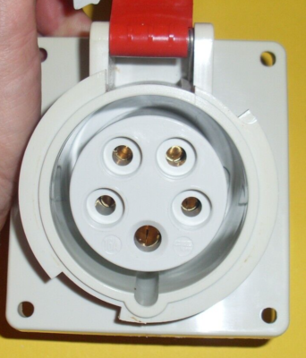 CEE Wandsteckdose 16A 5-polig abschaltbar IP67